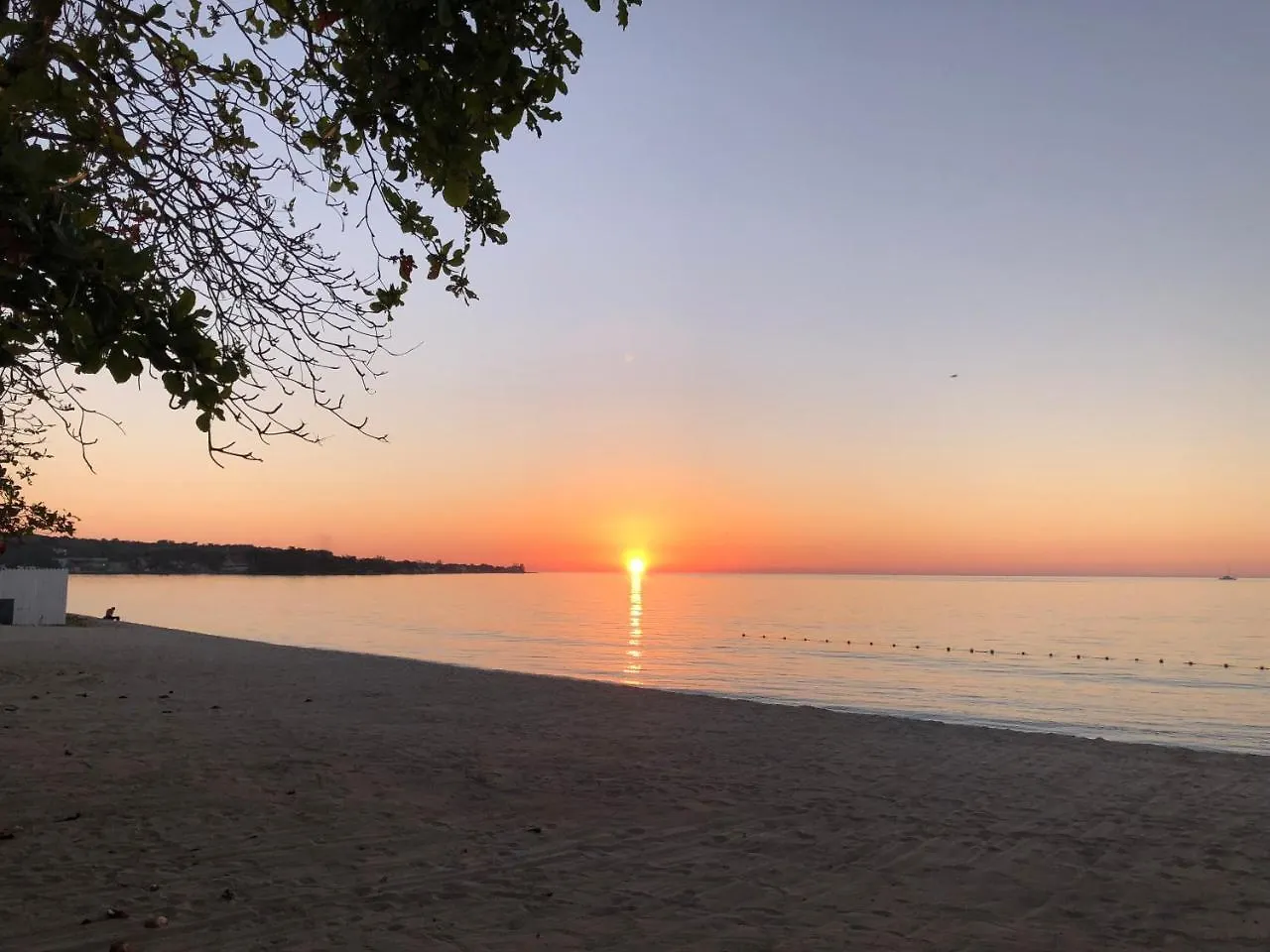 נגריל Coral Seas Beach מלון