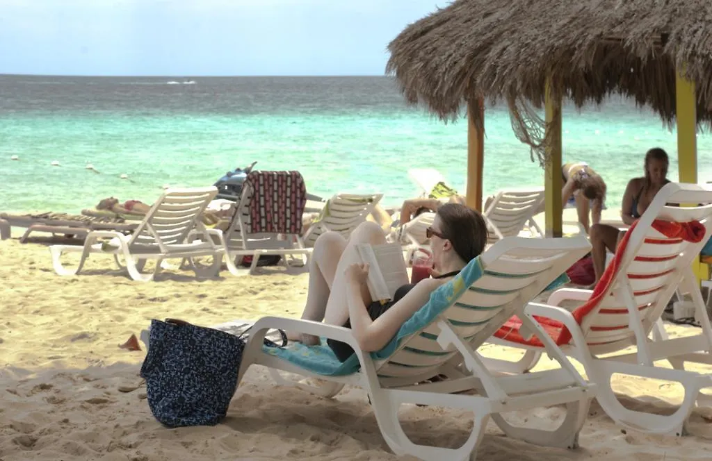 נגריל Coral Seas Beach