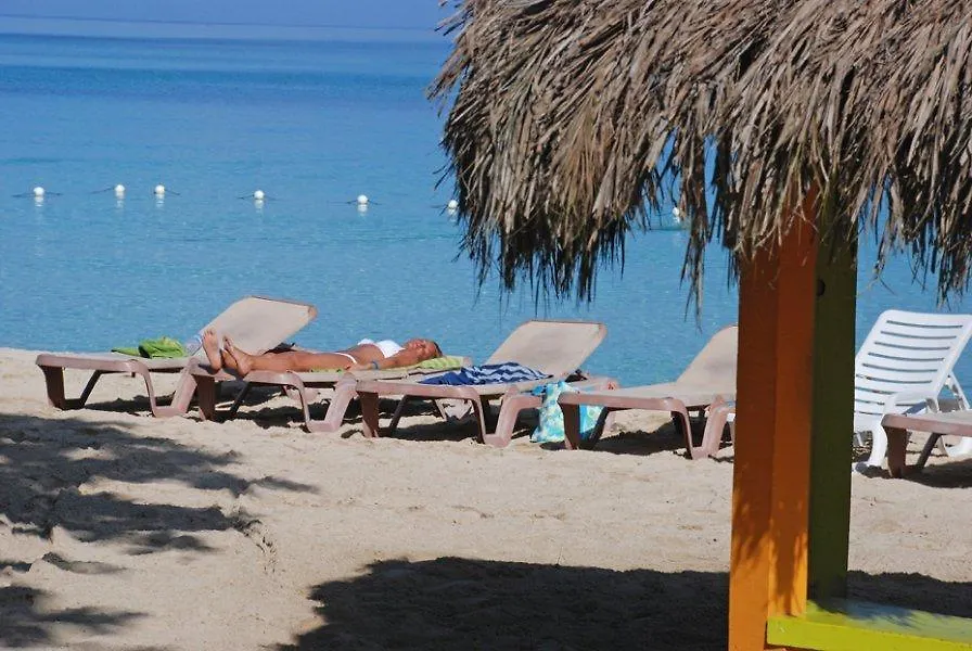 נגריל Coral Seas Beach 2*,  ג'מייקה